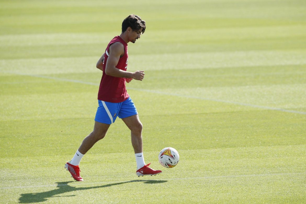 Southampton miss on Alex Collado